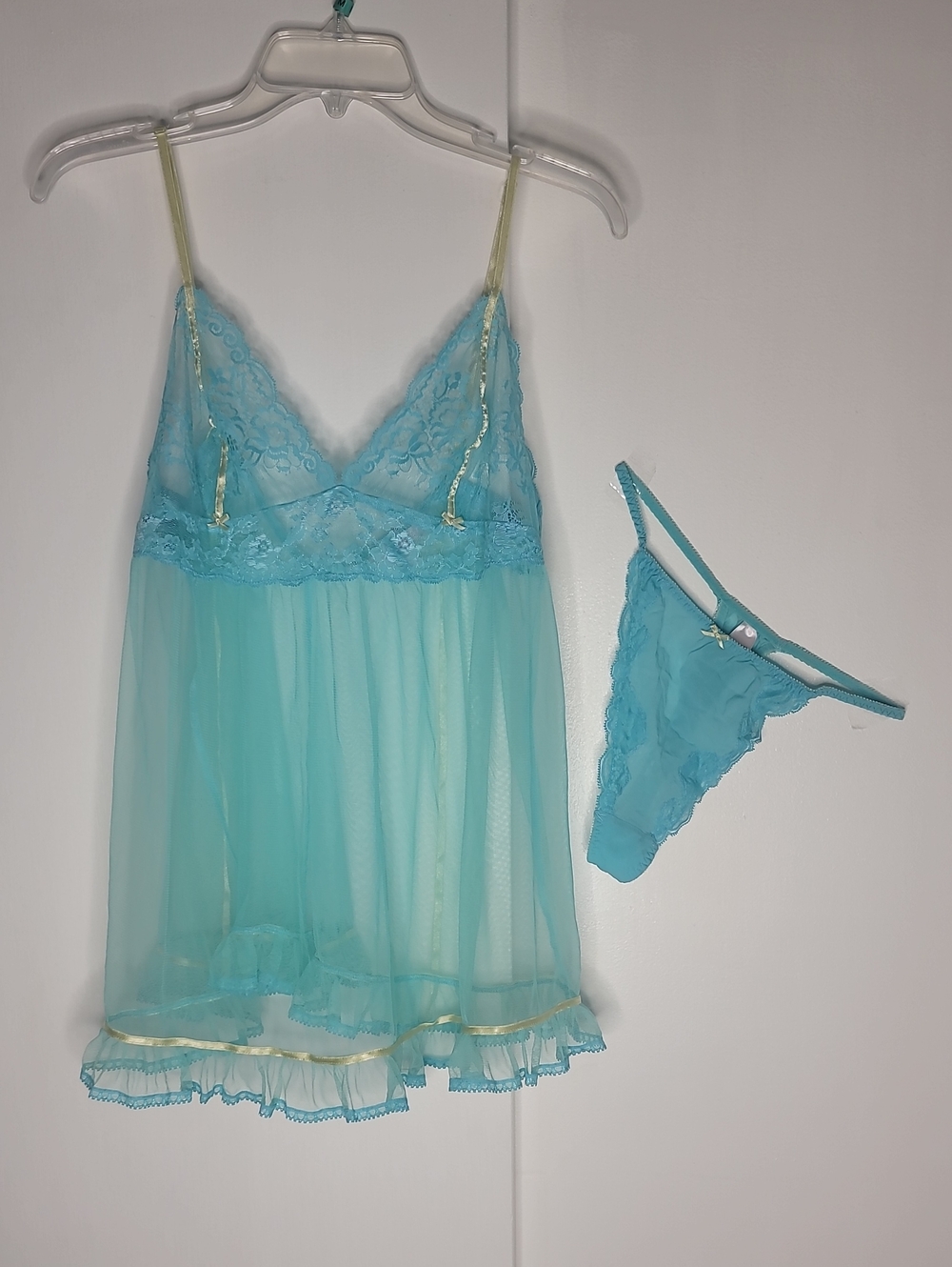 Vicroria's Secret Vintage Aqua and Yellow Sheer Lace Babydoll & Thong 2pc Size M